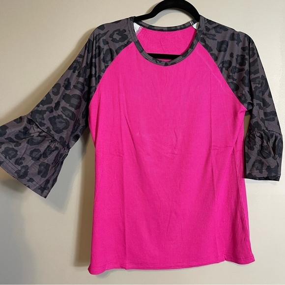 Womens Pink Ribbed Raglan Tee Size Medium Leopard Print Bell Sleeves Top - Picture 1 of 6
